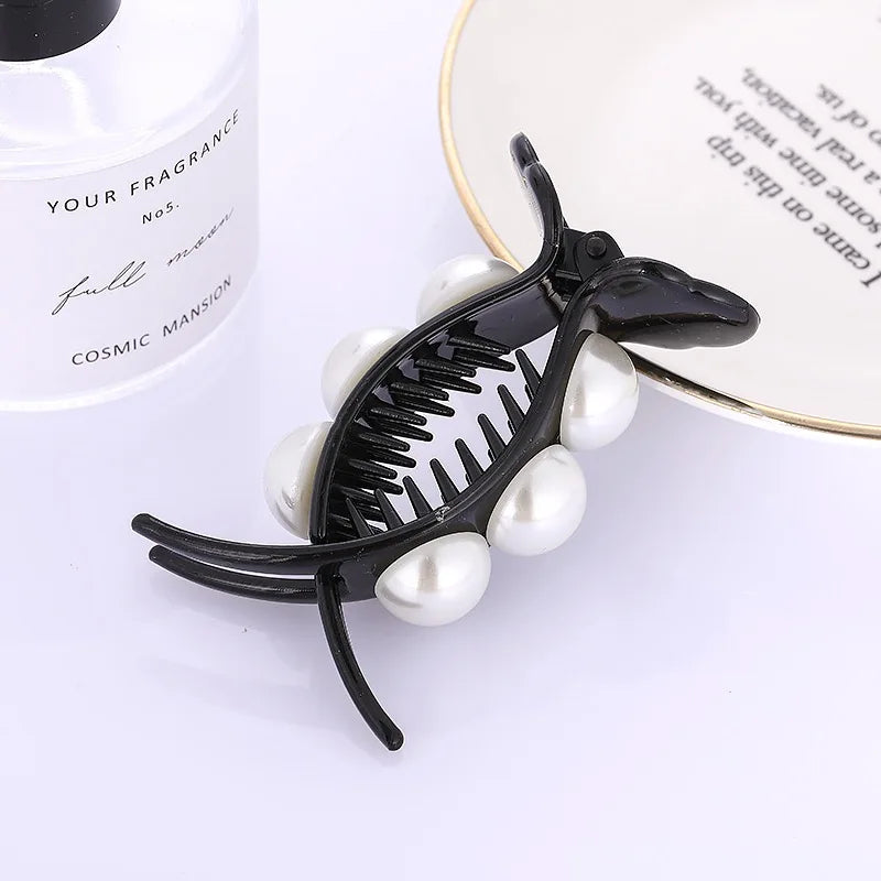 The new pearl back head hairpin grab shark clip is simple and versatile for daily wear