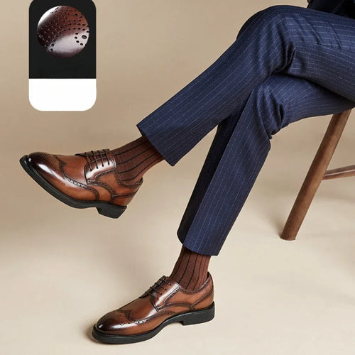 2024 Carved Block Leather Shoe Allmatch Business Dress Shoe Men Wedding Banquet Shoe Social Shoe Male British Luxury Men Shoe