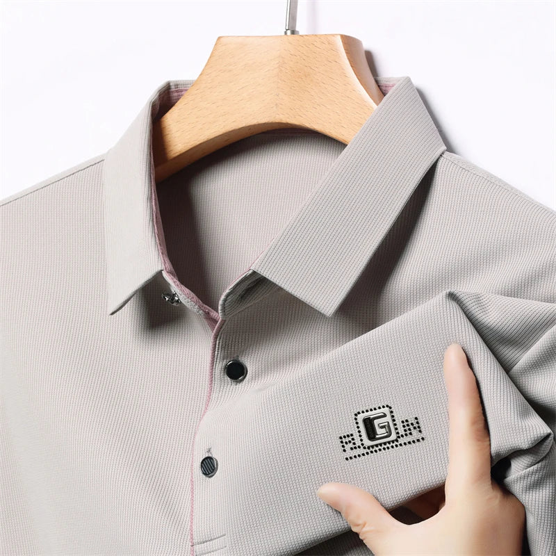New Men's Business Casual Short Sleeved Shirt with Badge Solid Color Polo Shirt Fashionable Breathable Comfortable Versatile Top