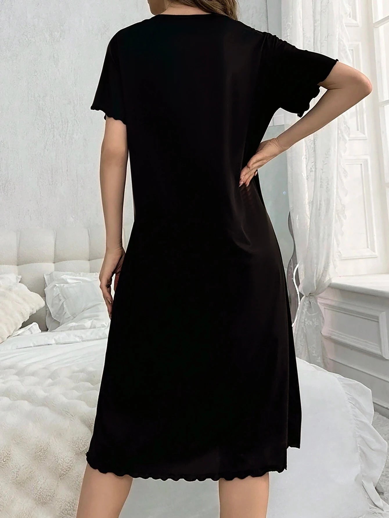 Single-Piece All-Season Nightgown, Simple, Comfortable, Fashionable Printed Short-Sleeved Long Nightgown That Can Be Worn Outside.
