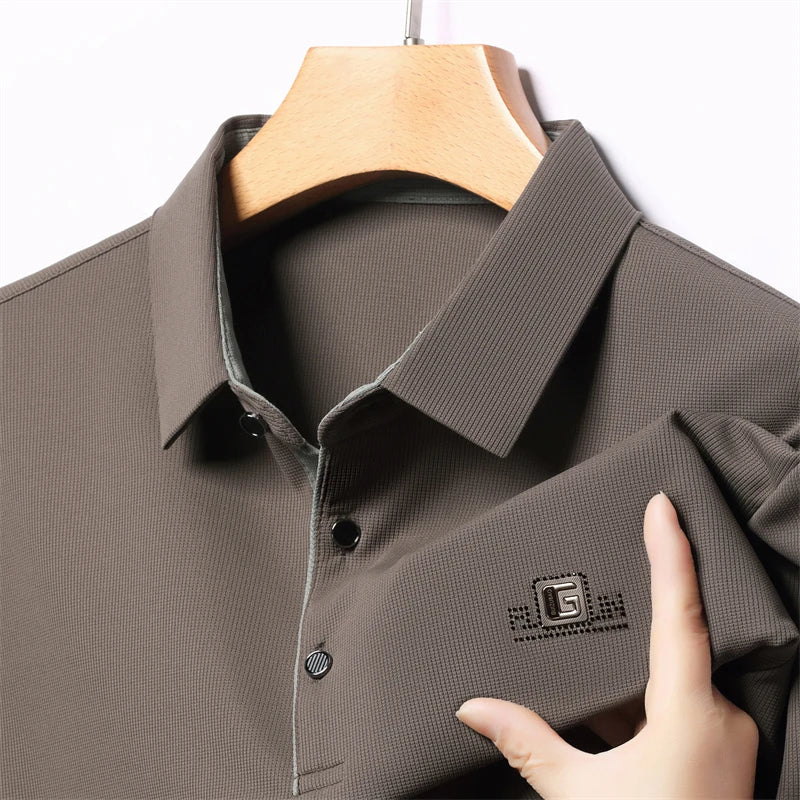 New Men's Business Casual Short Sleeved Shirt with Badge Solid Color Polo Shirt Fashionable Breathable Comfortable Versatile Top