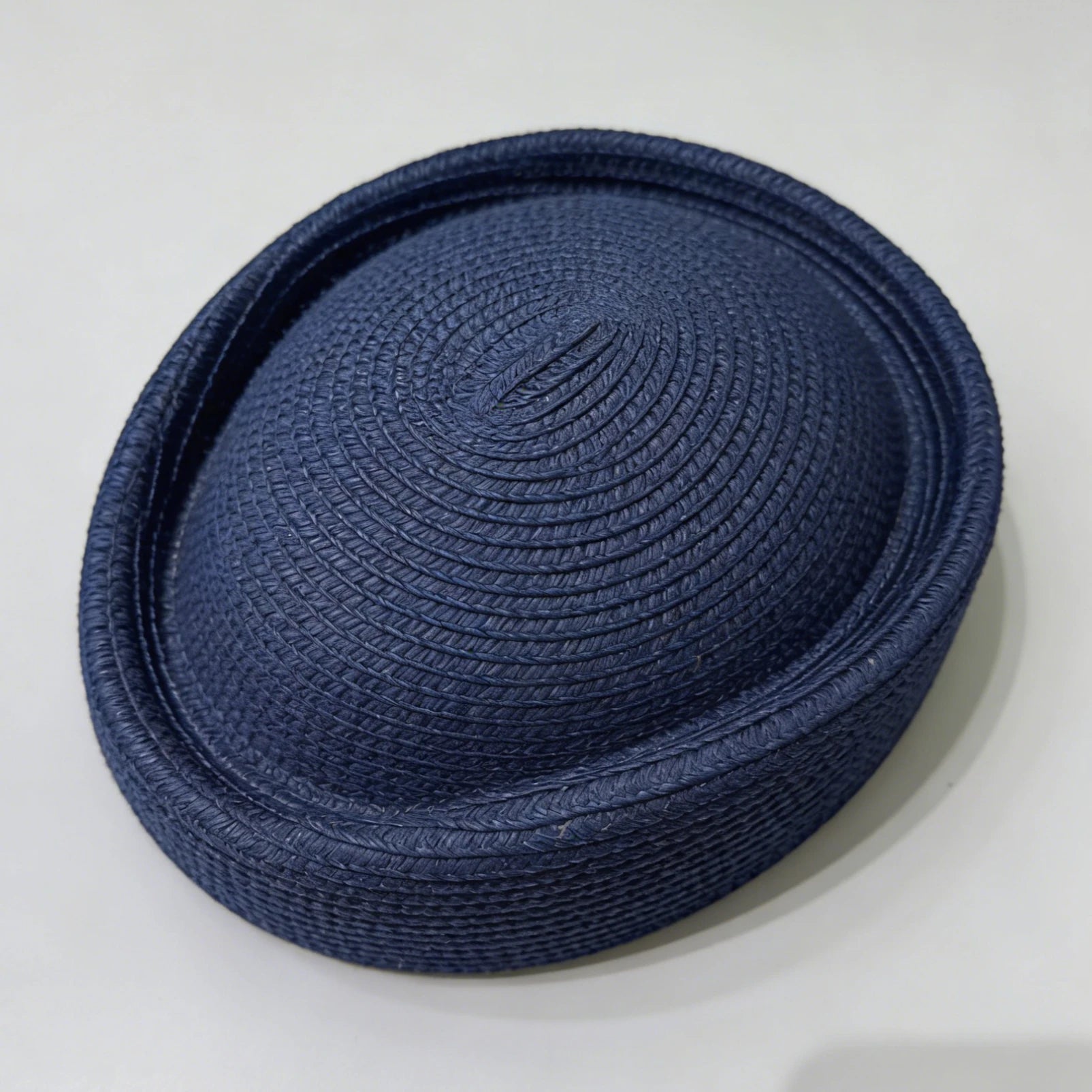 2026 New Summer Straw Fedoras Hats for Women Hostess Fashion Pillbox Hat Millinery Fascinator Designer Beret Hats Painter's Hat