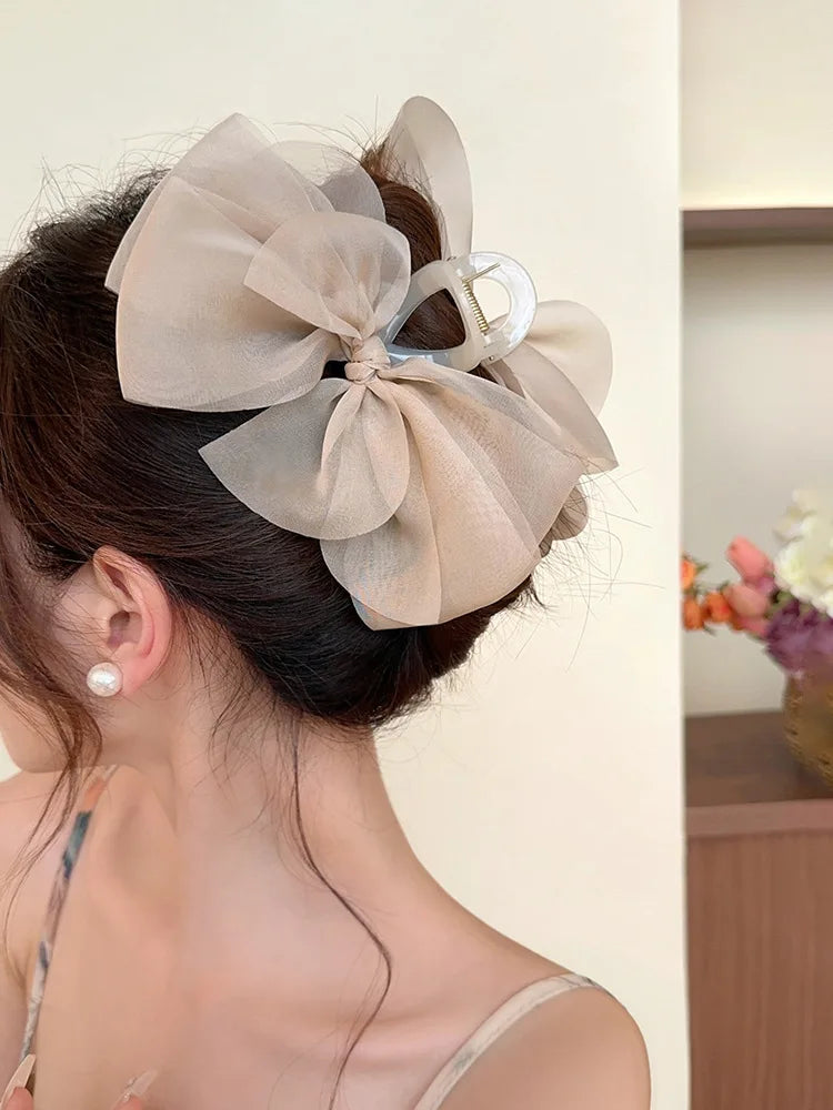Mesh bow grab clip large hair clip shark clip headpiece on the back of the woman's head