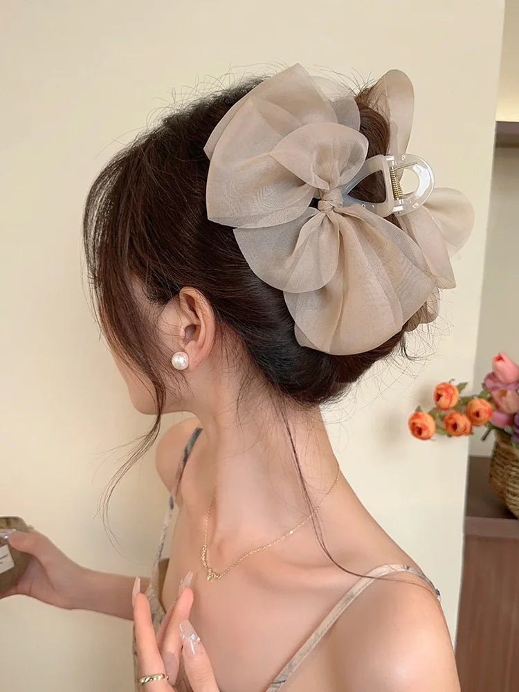 Mesh bow grab clip large hair clip shark clip headpiece on the back of the woman's head