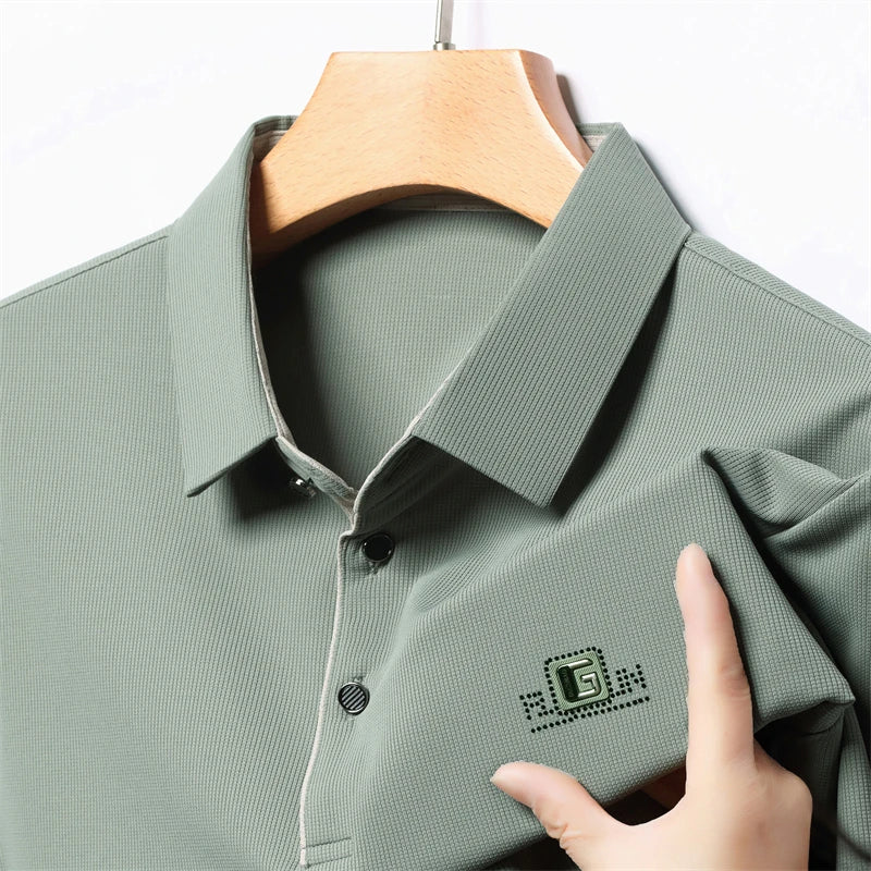 New Men's Business Casual Short Sleeved Shirt with Badge Solid Color Polo Shirt Fashionable Breathable Comfortable Versatile Top
