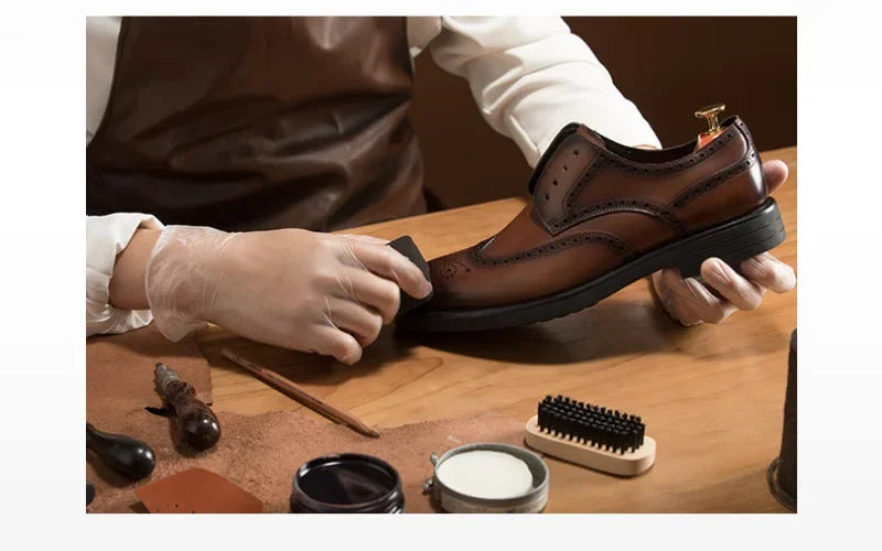 2024 Carved Block Leather Shoe Allmatch Business Dress Shoe Men Wedding Banquet Shoe Social Shoe Male British Luxury Men Shoe