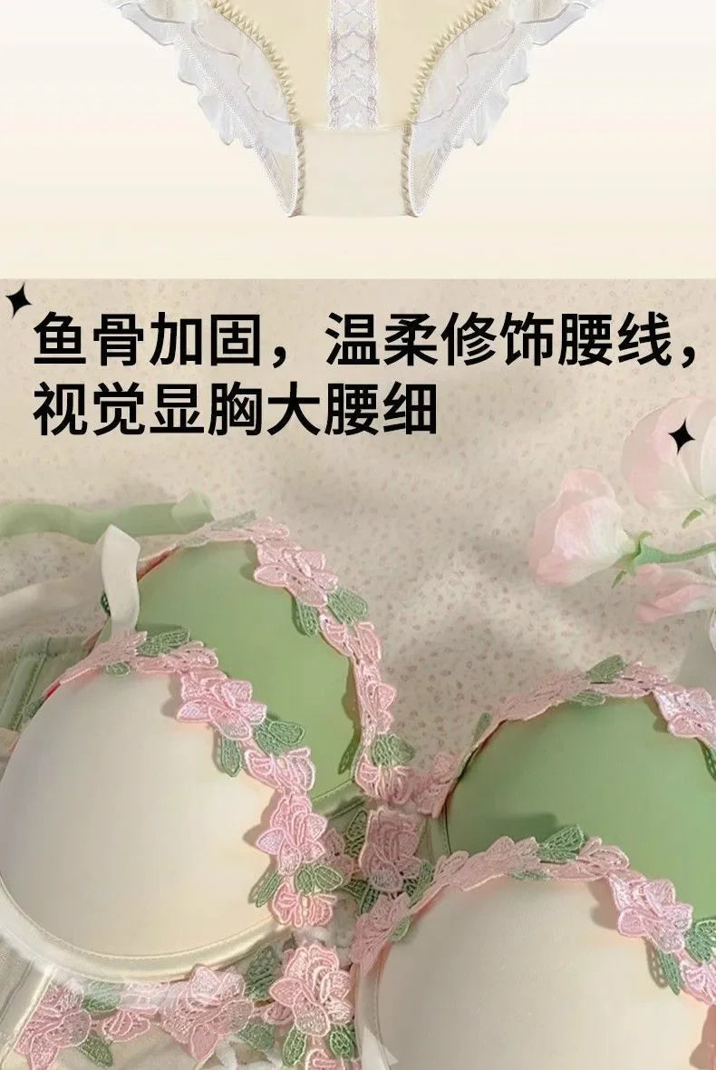 YUQI Wireless Push Up Bra for Small Bust - Floral Embroidery Anti-Sagging Vintage Cream Lace Lingerie Sweet & Sexy No Underwire