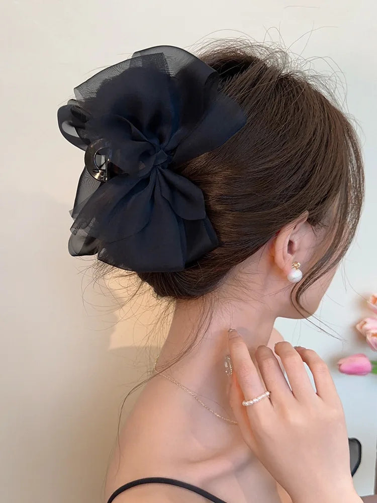 Mesh bow grab clip large hair clip shark clip headpiece on the back of the woman's head