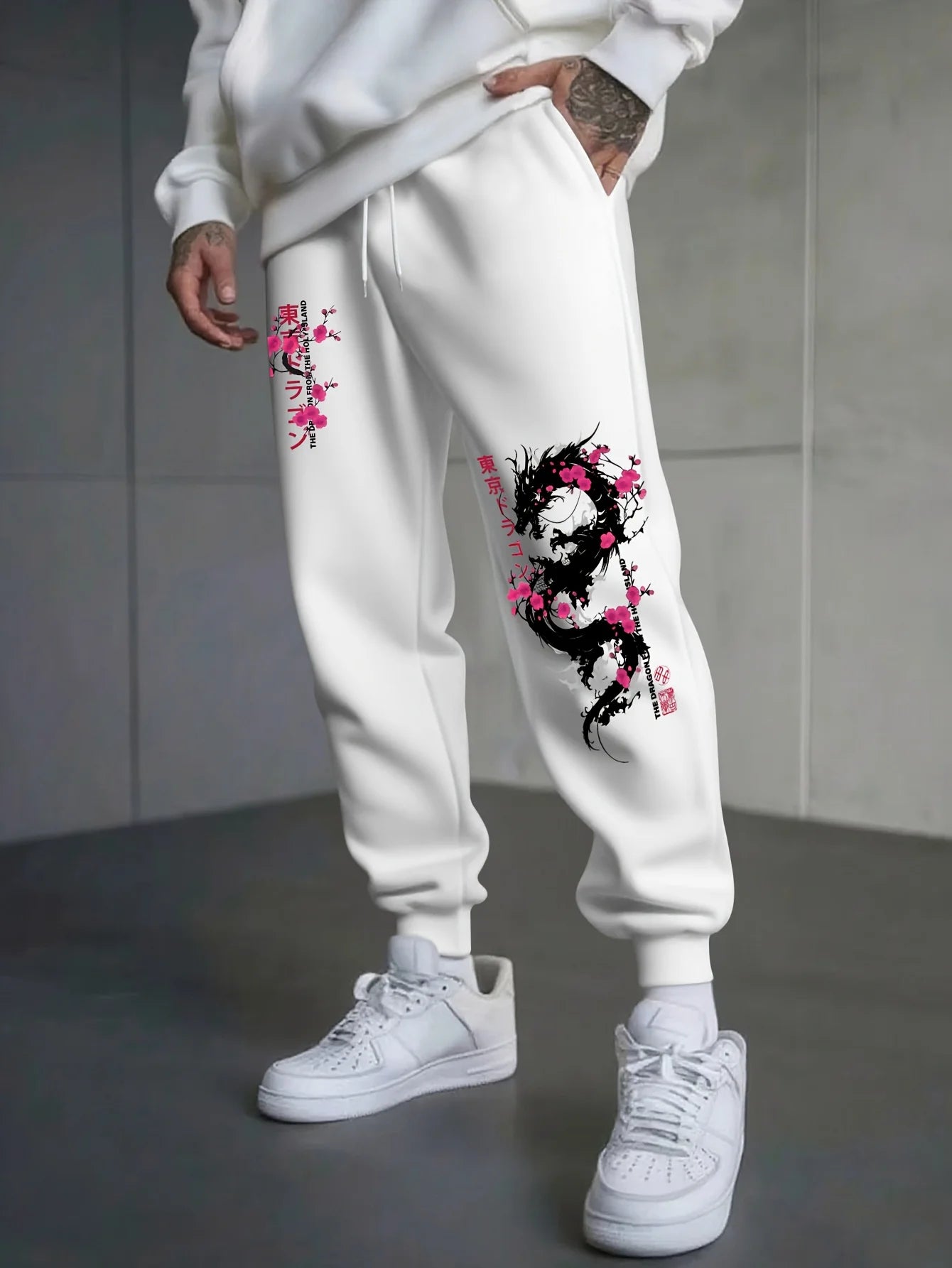 Japanese Dragon and Cherry Blossom Element Print Autumn and Winter Men's Fleece Casual Trousers for Jogging and Outdoor Sports