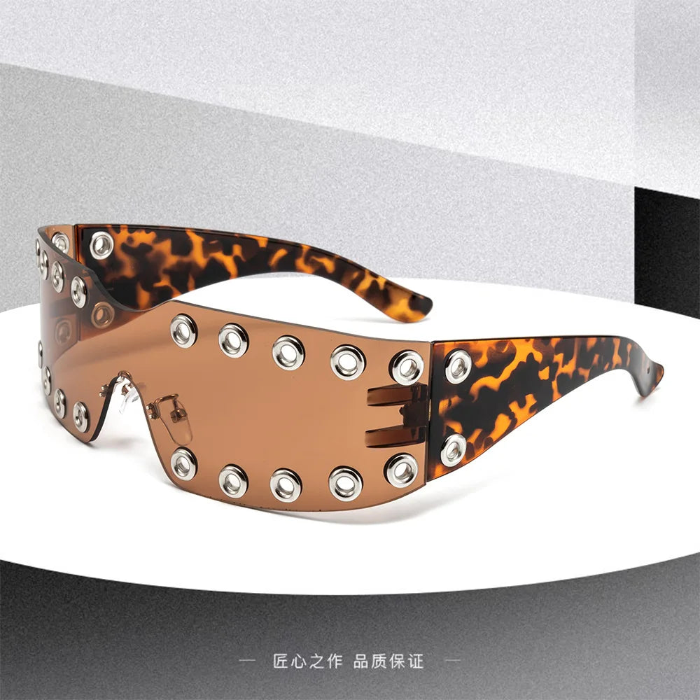 Oversized One-piece Gothic Punk Style Cool Rivet Sunglasses for Men and Women Street Stage Party Large Frame Goggles Shades
