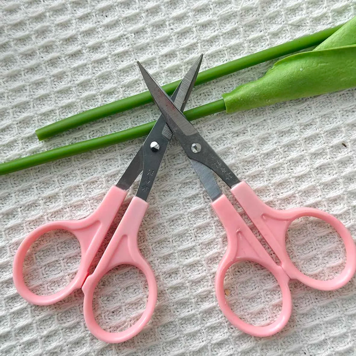 1/2pcs mini Sharp Angle Head Scissors Sewing Scissors 9.7cm Yarn Thrum Cutter Elbow Scissor Tool mini Household Scissors
