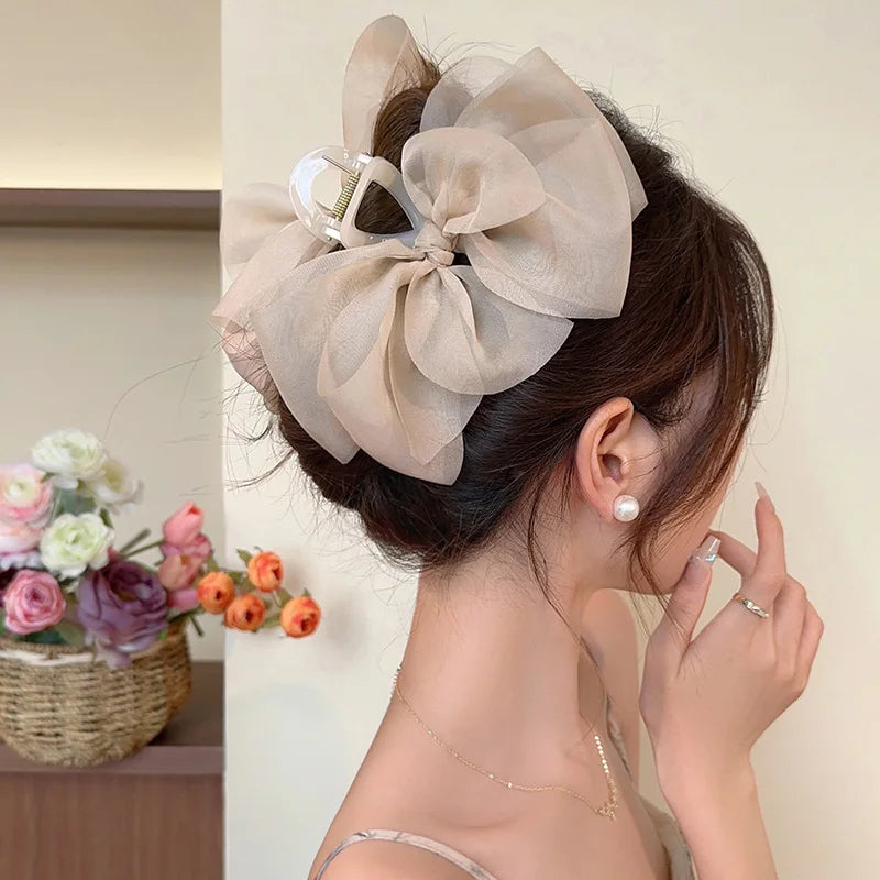 Mesh bow grab clip large hair clip shark clip headpiece on the back of the woman's head