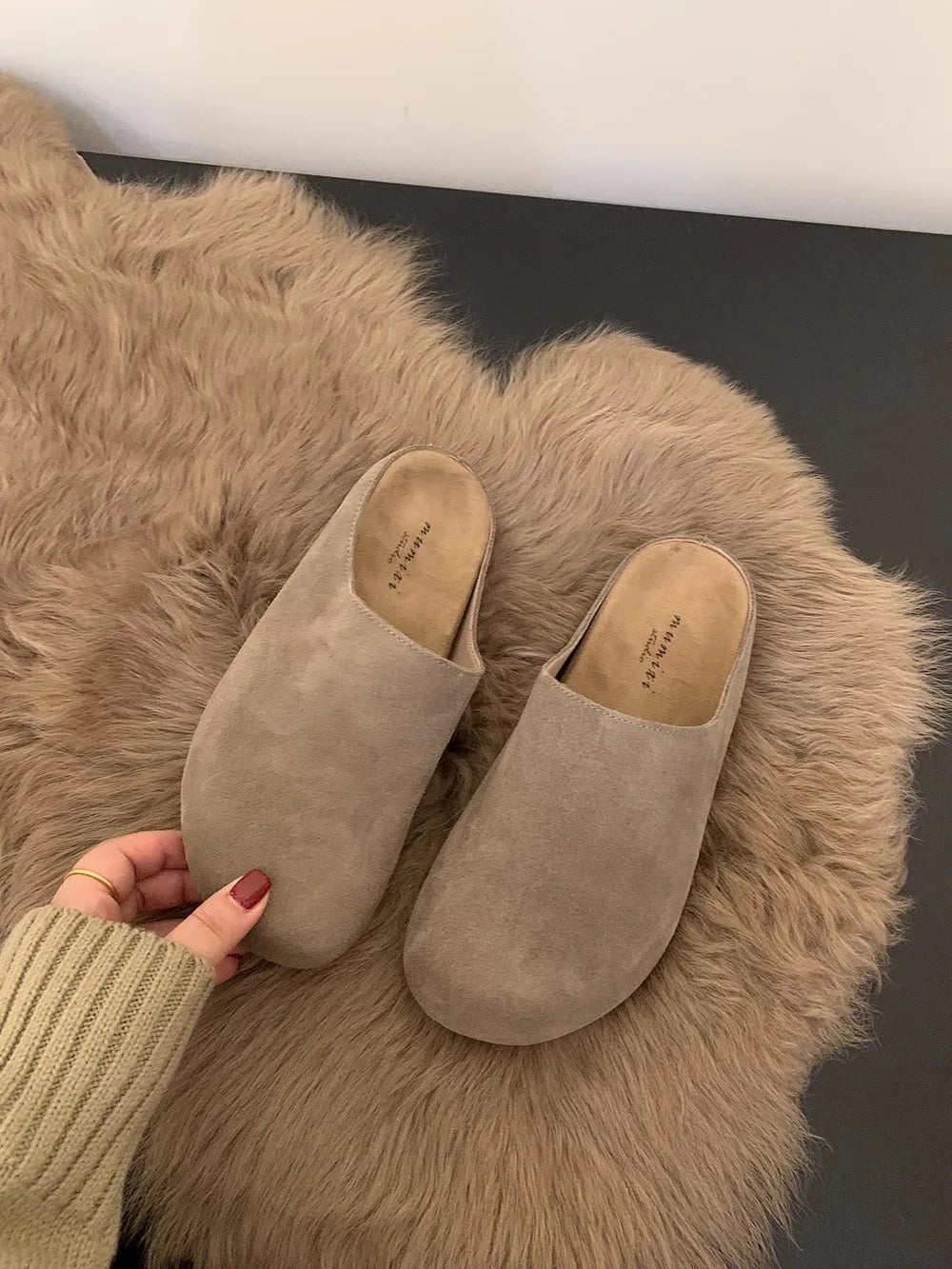 Crestar Fashion Flat Slippers For Women 2025 New Outdoor Cozy Soft Flat Mules Lady Retro Spring House Slides Antiskid Beach Shoe
