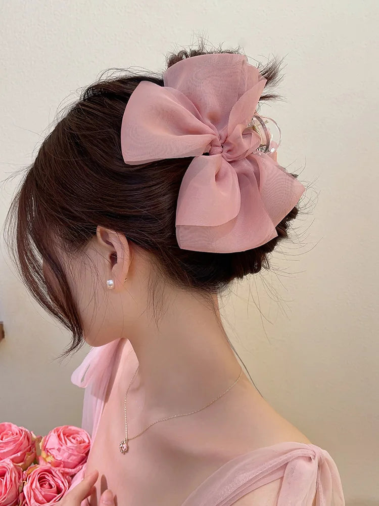 Mesh bow grab clip large hair clip shark clip headpiece on the back of the woman's head