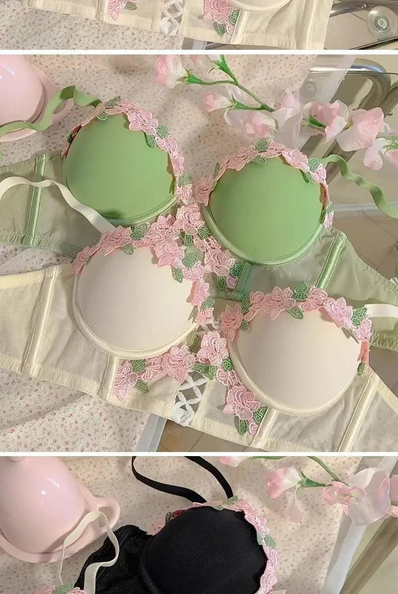 YUQI Wireless Push Up Bra for Small Bust - Floral Embroidery Anti-Sagging Vintage Cream Lace Lingerie Sweet & Sexy No Underwire