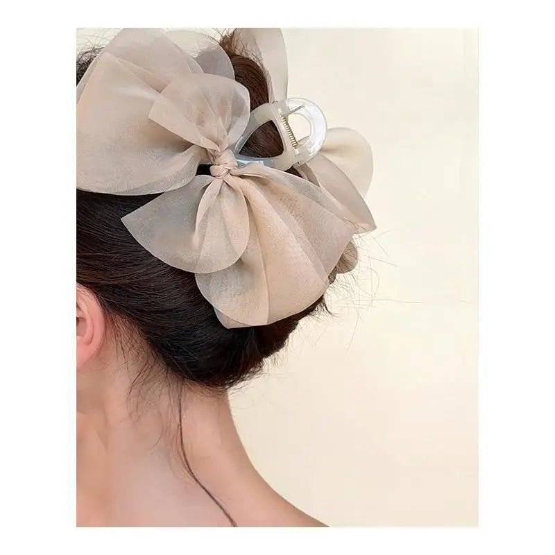 Mesh bow grab clip large hair clip shark clip headpiece on the back of the woman's head
